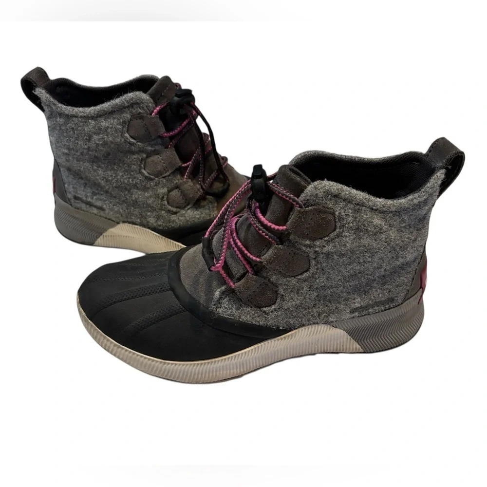 SOREL Boots Youth Out 'N About Classic Waterproof Gray Black Pink Size Y5